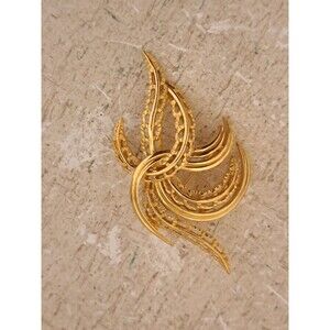 Vintage Mid Century Trifari Goldtone Brooch
